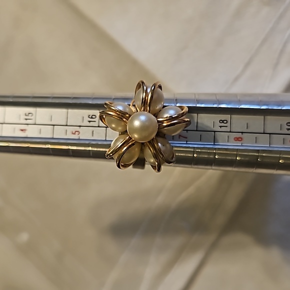 Gold-tone with Pearls Bracelet, Brooch, and Ring Set - Picture 8 of 8